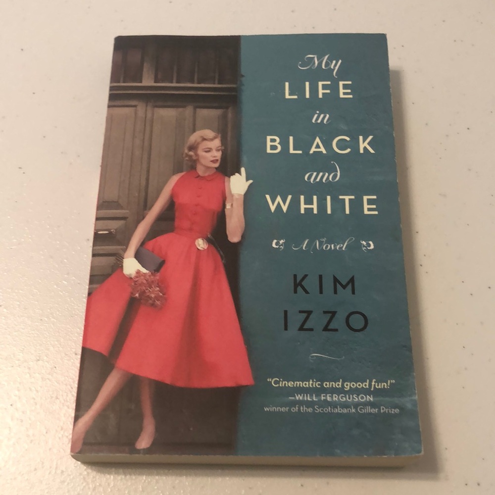 My Life in Black and White by Kim Izzo Paperback